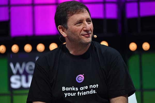Former Celsius CEO Alex Mashinsky on a stage, wearing a shirt reading “Banks are not your friends.”